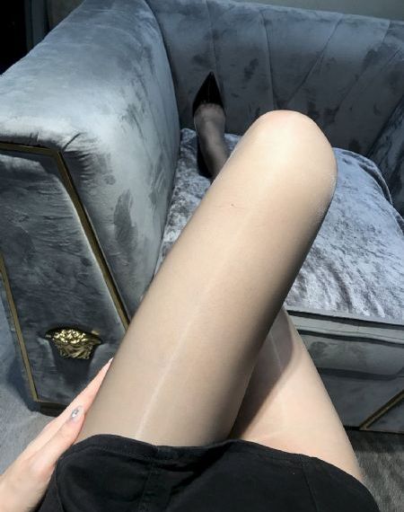2个吃奶一个添下面视频