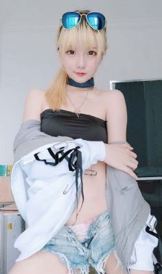 女大学生的沙龙室免费