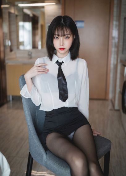 丰满大胸年轻寡妇