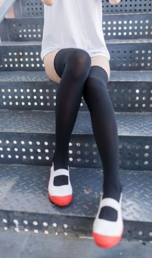 动漫男女扒内衣揉捏胸的视频