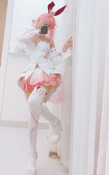 揉捏尤物侠女双乳