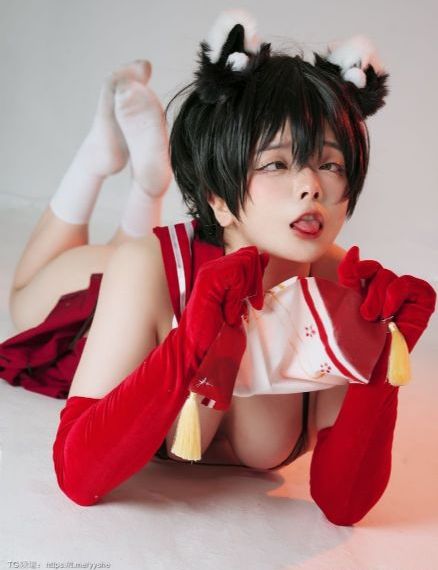 少妇三级看三级视频